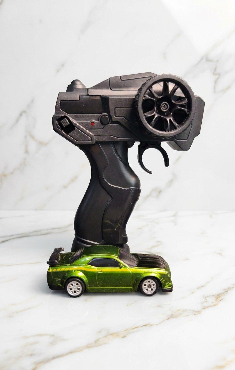 1/64 Desktop Drift Racer Dodge Challenger Inspired Muscle RC Car Green - Image 3